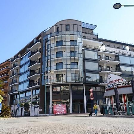 Appartement Tout Equipe Centre Ville Menton Exterior photo