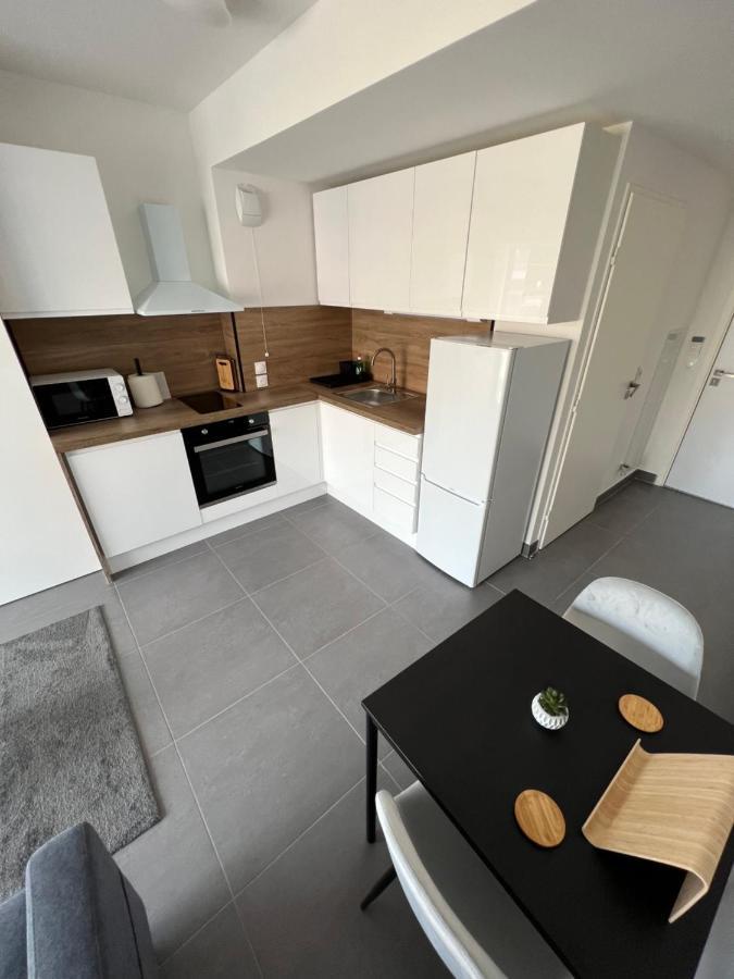 Appartement Tout Equipe Centre Ville Menton Exterior photo