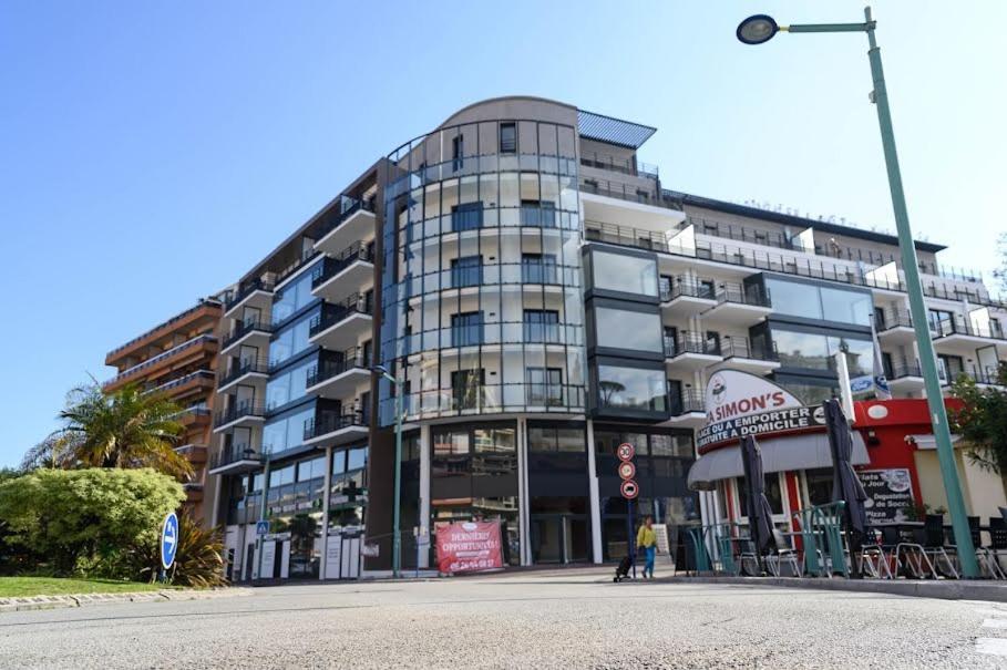 Appartement Tout Equipe Centre Ville Menton Exterior photo